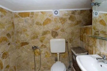 Needa's - New Hope Poolside