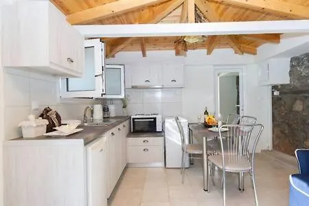 Needa's - New Hope Poolside * Μικρά Μαντίνια